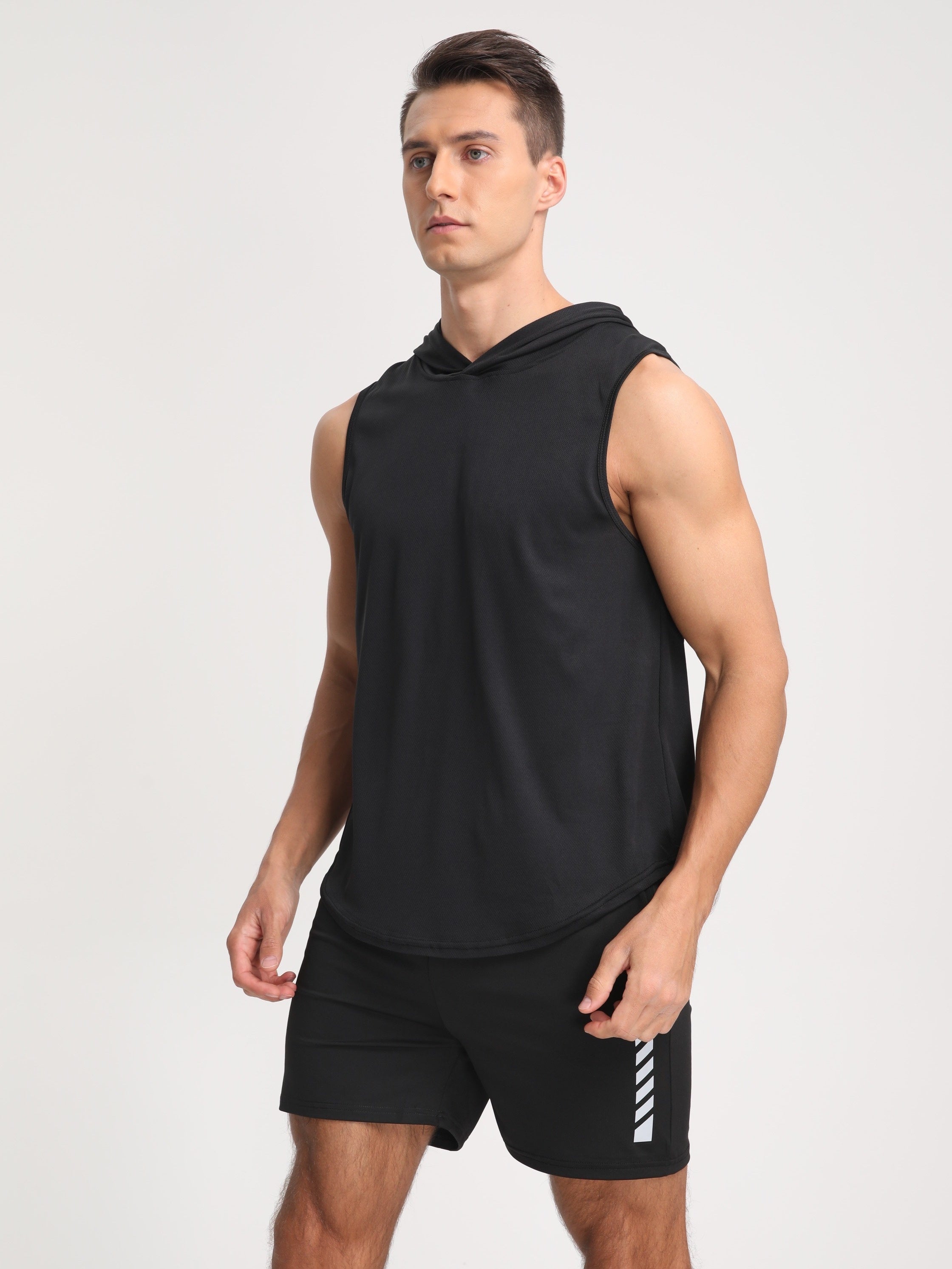 OLIVIER – Ärmelloses Kapuzen-T-Shirt für Herren aus schnelltrocknendem Funktionsstoff - Schwarz