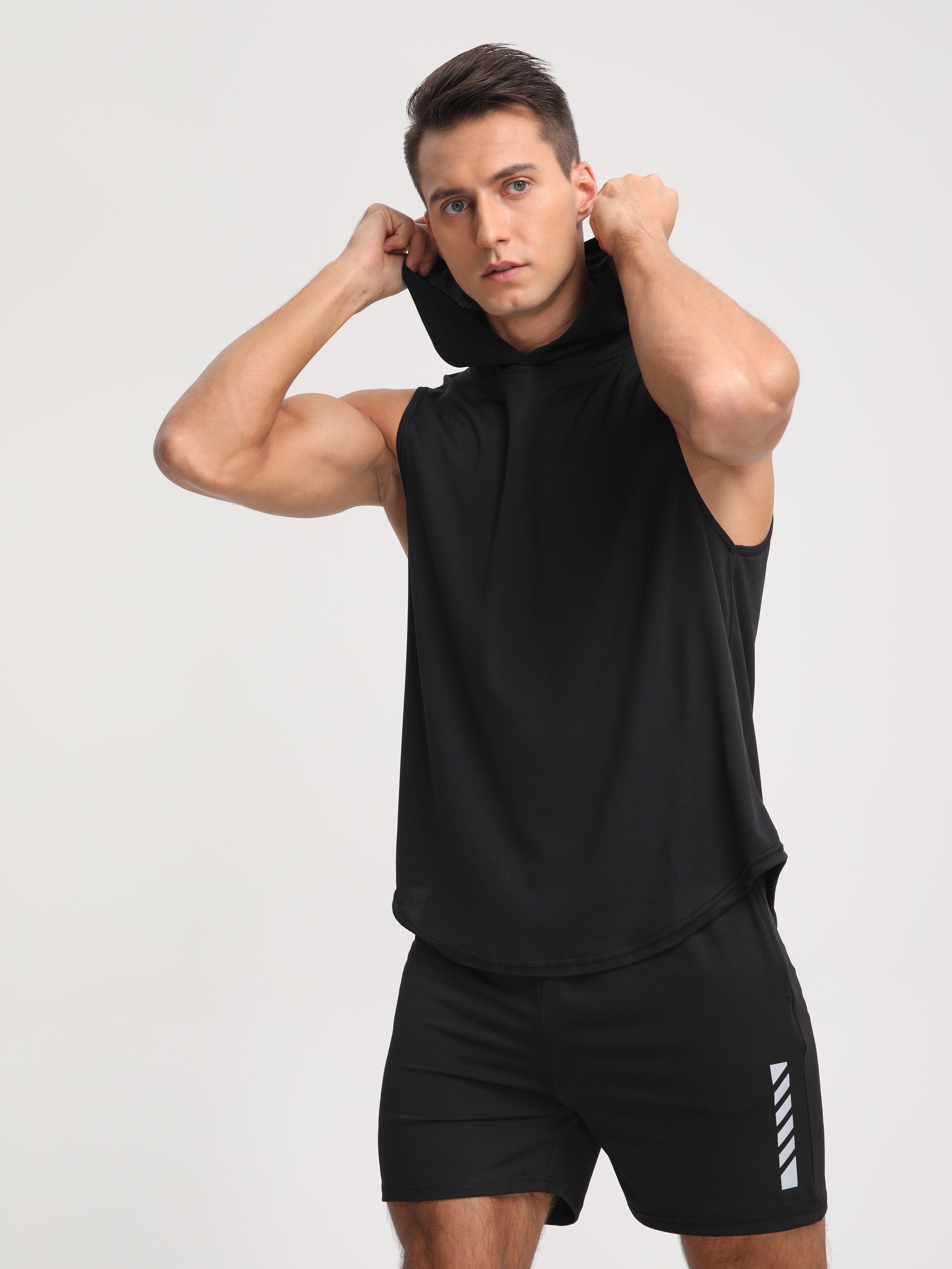 OLIVIER – Ärmelloses Kapuzen-T-Shirt für Herren aus schnelltrocknendem Funktionsstoff - Schwarz