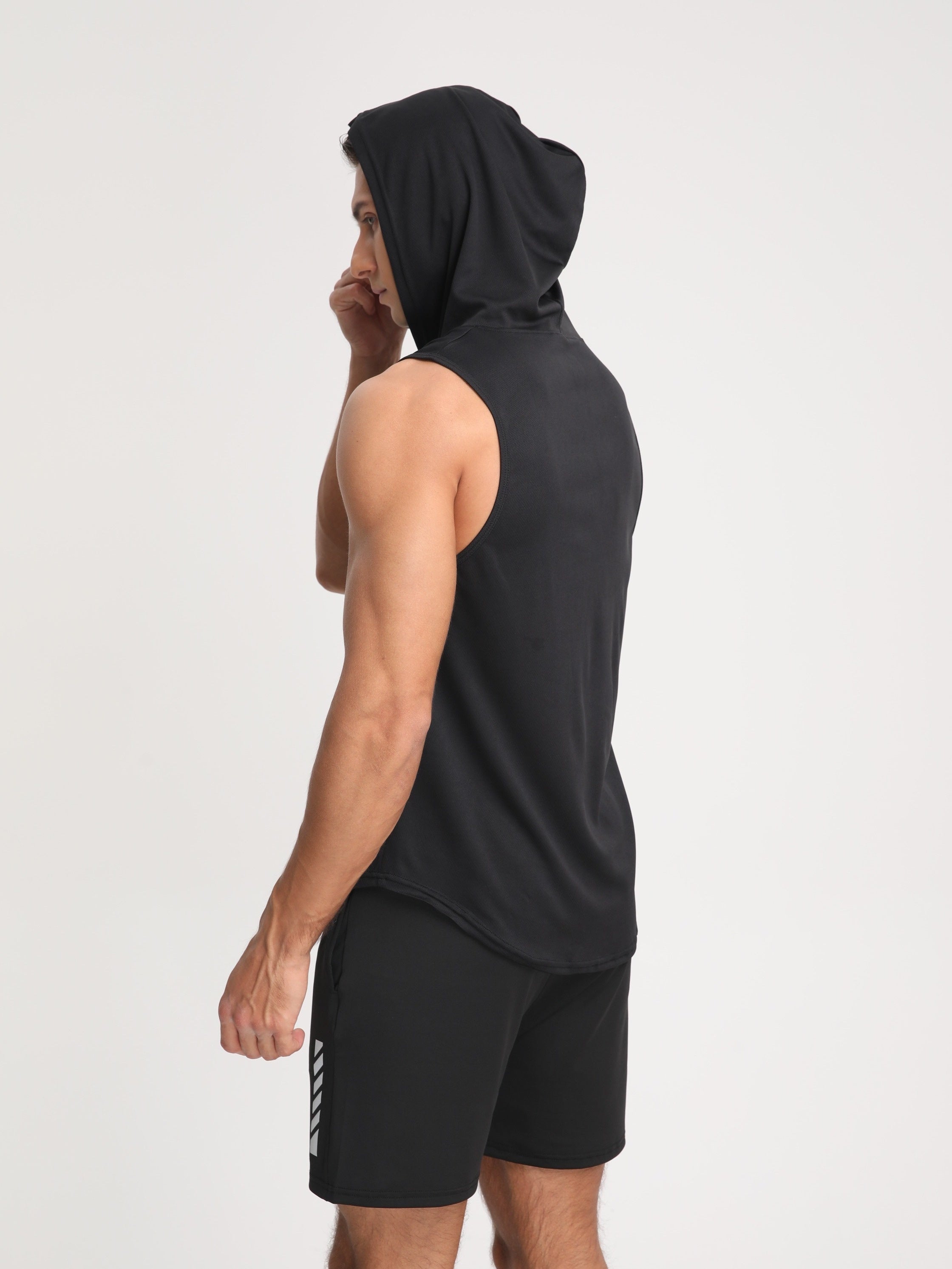 OLIVIER – Ärmelloses Kapuzen-T-Shirt für Herren aus schnelltrocknendem Funktionsstoff - Schwarz