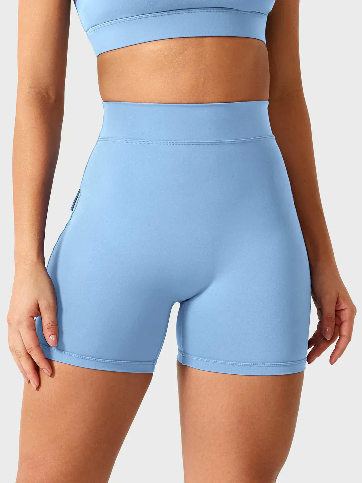 SAYA - V-Rücken Shorts - Hellblau