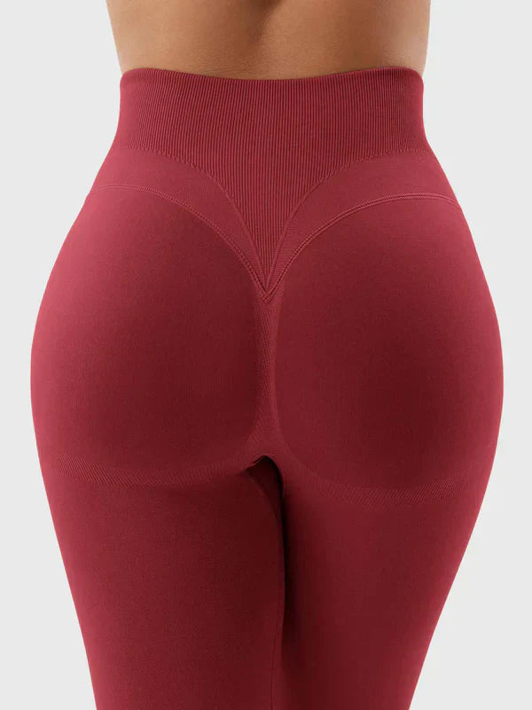 NOVAÏ - Nahtlose Leggings mit Shaping-Effekt - Rot