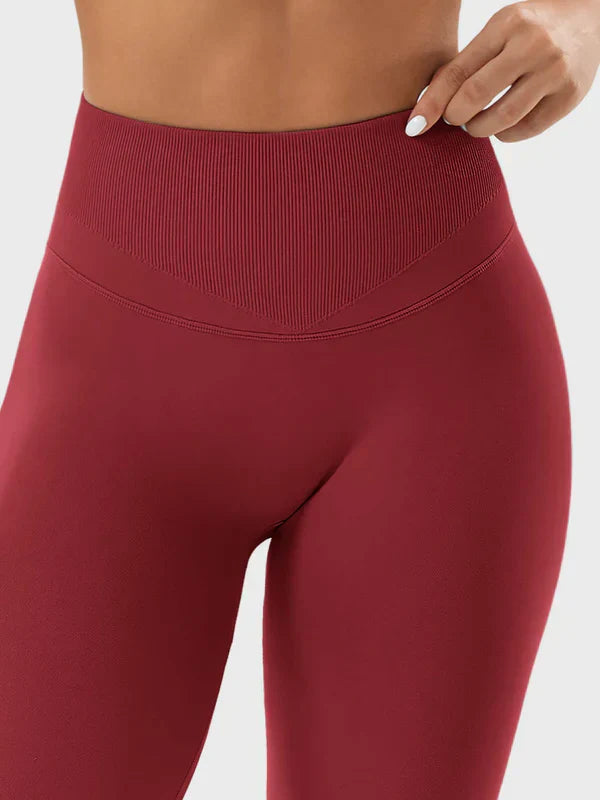 NOVAÏ - Nahtlose Leggings mit Shaping-Effekt - Rot