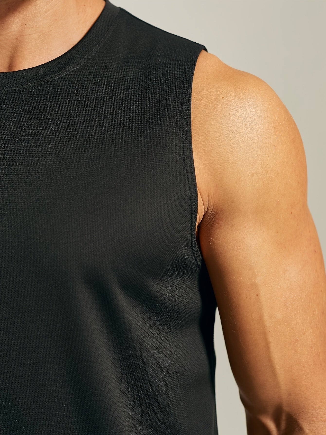 LÉO – Ärmelloses Fitness Tanktop für Herren - Schwarz