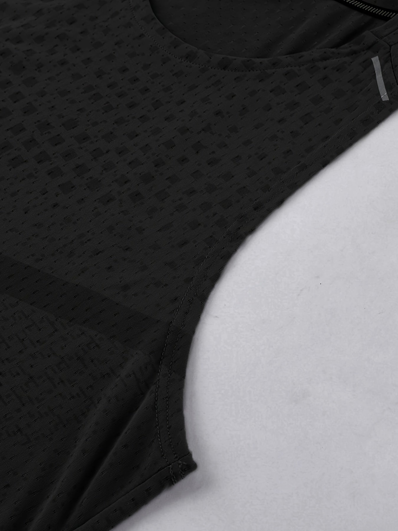 LUCAS – Atmungsaktives & schnelltrocknendes Tanktop für Herren - Schwarz