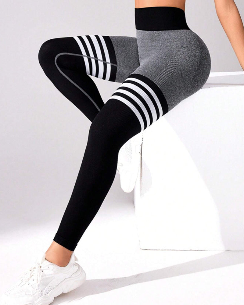 EVAH - Nahtlose Scrunch Butt-Lifting Gestreifte Workout Leggings